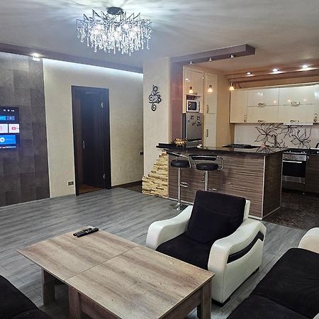 Nukri-2017 Apartment Batumi Room photo
